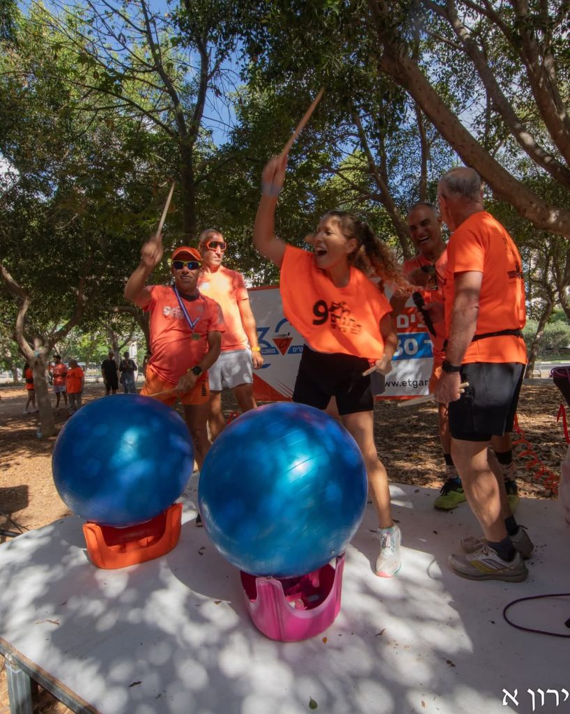 פעילות קצב ואתגר עם כדורי פיזיו