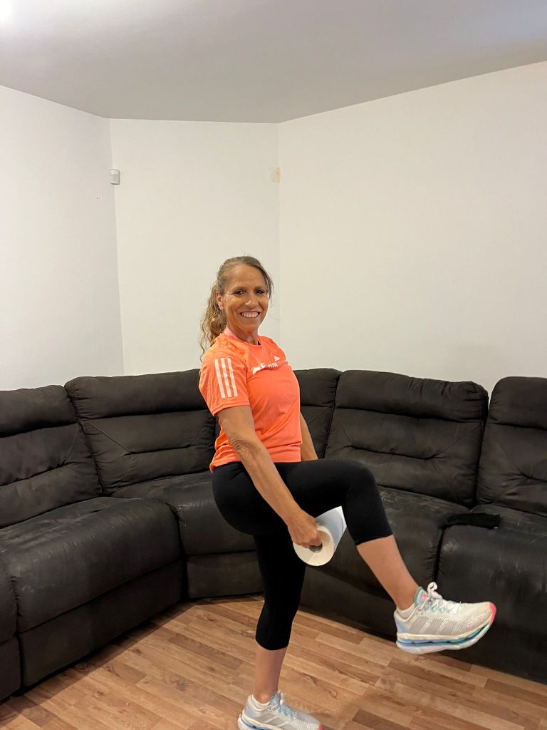 אימון שיווי משקל עם אביזר ביתי